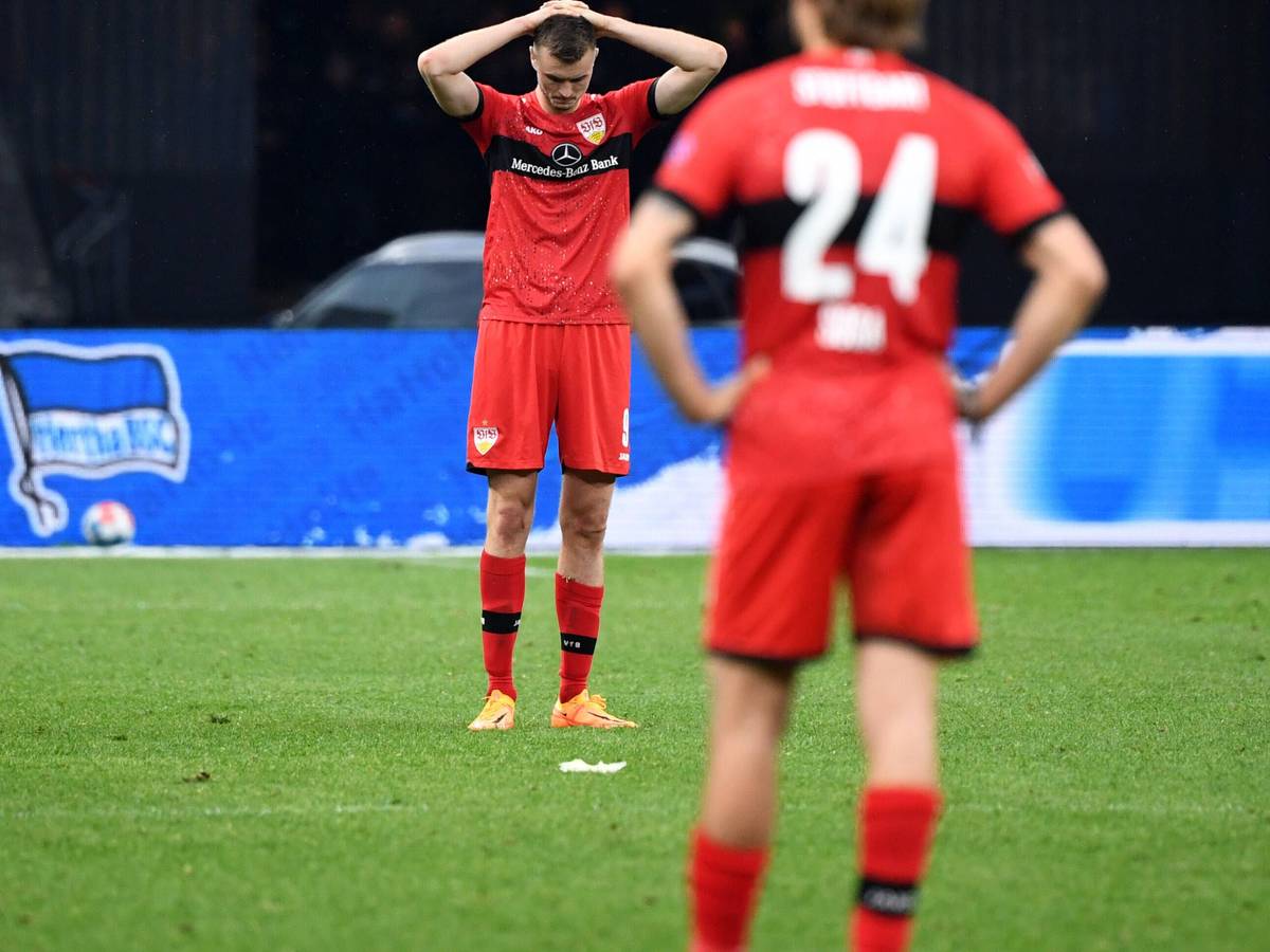 Sasa Kalajdzic (VfB Stuttgart) weint auf dem Platz.