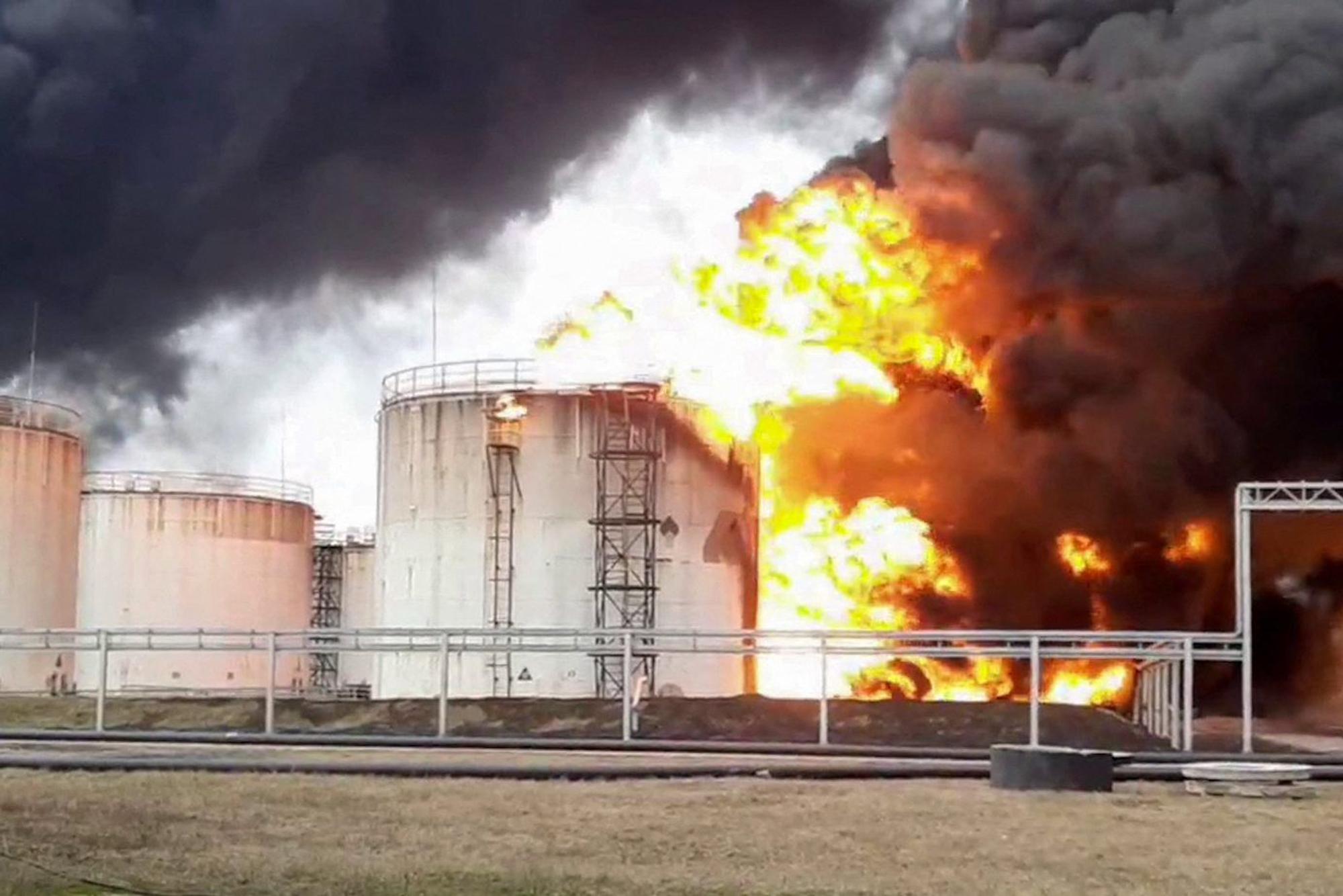 Ein Brand im Öldepot in Belgorod.
