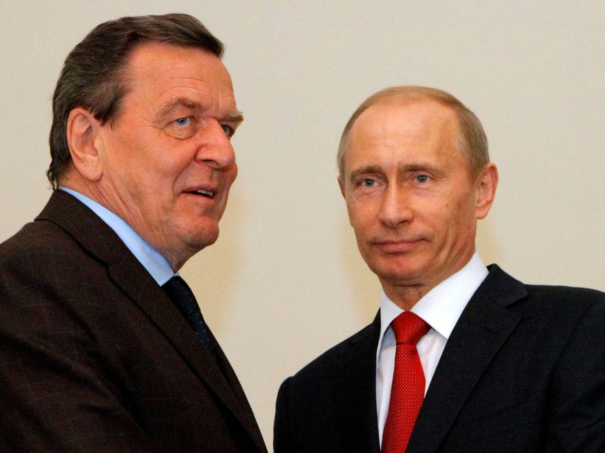 Gerhard Schröder mit seinem langjährigen Freund Wladimir Putin im Jahr 2009.