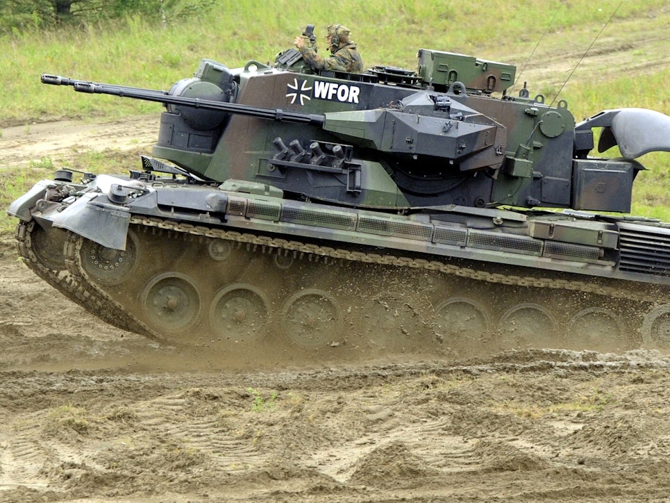 Ein Flakpanzer vom Typ Gepard (Archivbild aus dem Jahr 2009): Bereits in den 1970er-Jahren entwickelt und produziert, bildete er für lange Zeit einen Eckpfeiler der Bundeswehr. Jetzt soll er der Ukraine im Krieg Hilfe leisten – doch es gibt ein Problem.