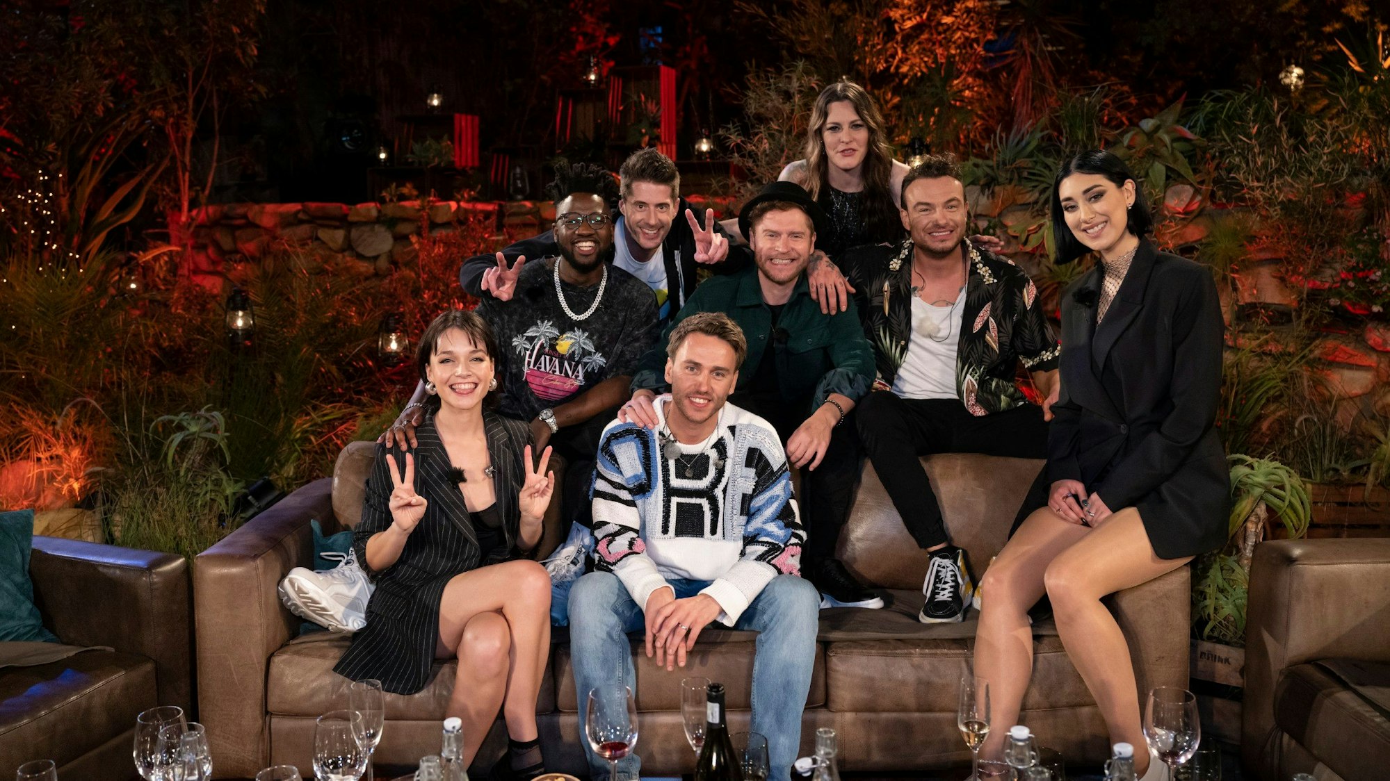 PW 17, 26.04.2022, 20:15
Sing meinen Song - Das Tauschkonzert
V.l.: LOTTE, Kelvin Jones, Vincent Stein ("SDP"), Clueso, Johannes Oerding, Floor Jansen, Dag-Alexis Kopplin ("SDP") ELIF
Foto: RTL / Markus Hertrich