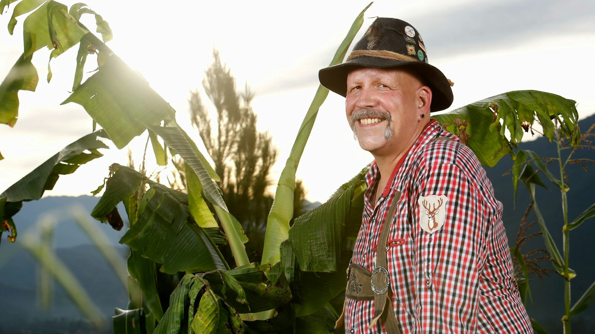 Bei Kaffeebauer Félix, hier bei den Aufnahmen zu „Bauer sucht Frau International“, hängt schon in der ersten Nacht der Haussegen schief.