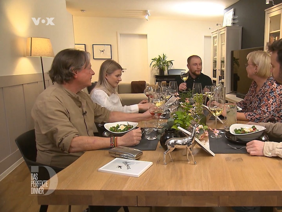 Die Runde bei „Das perfekte Dinner“. Von links: Andreas, Sophie, Gastgeber Kai, Ilona und Christopher.