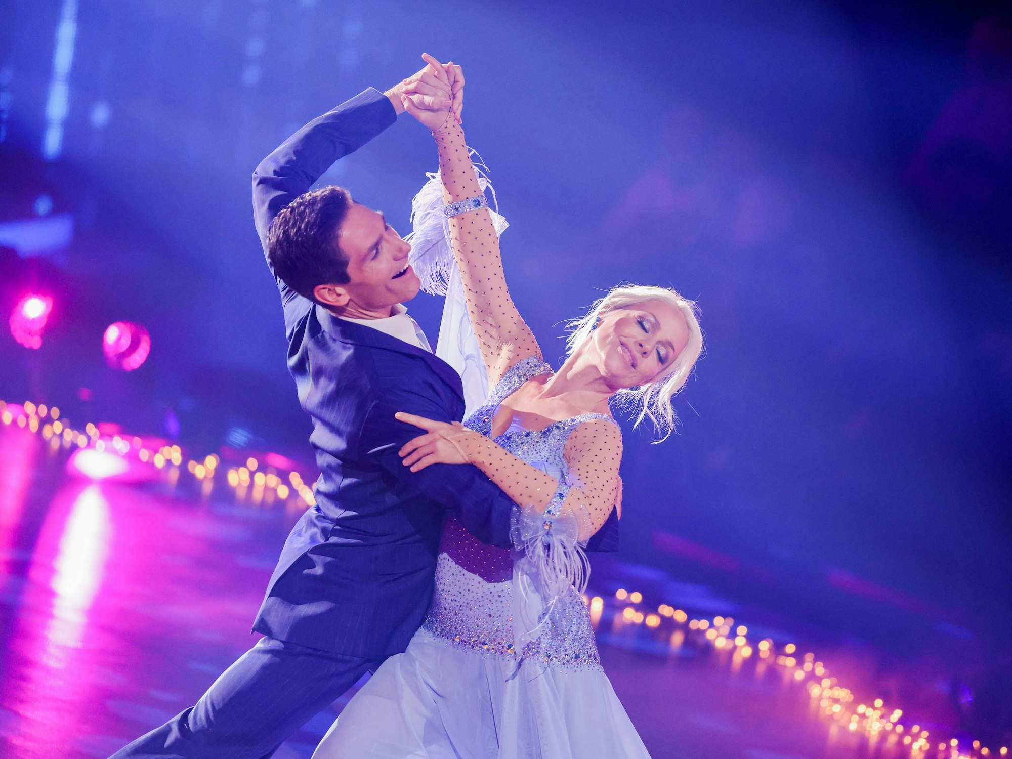 Michelle, Sängerin, und Christian Polanc, Profitänzer, tanzen in der RTL-Tanzshow „Let's Dance“ im Coloneum.