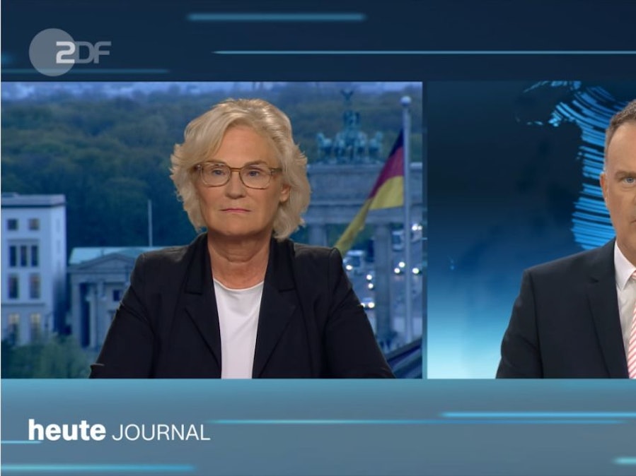 Im Gespräch über die Panzelieferungen in die Ukraine gerieten der "heute journal"-Sprecher Christian Sievers und Bundesverteidigungsministerin Christine Lambrecht (SPD) aneinander.