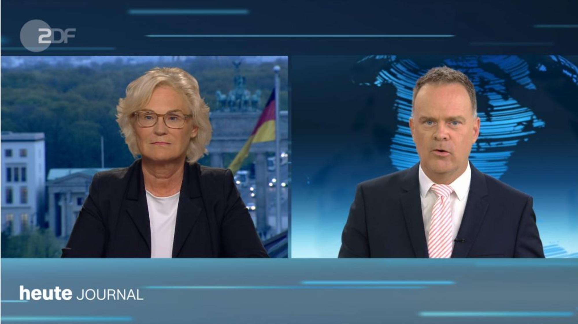 Im Gespräch über die Panzelieferungen in die Ukraine gerieten der "heute journal"-Sprecher Christian Sievers und Bundesverteidigungsministerin Christine Lambrecht (SPD) aneinander.