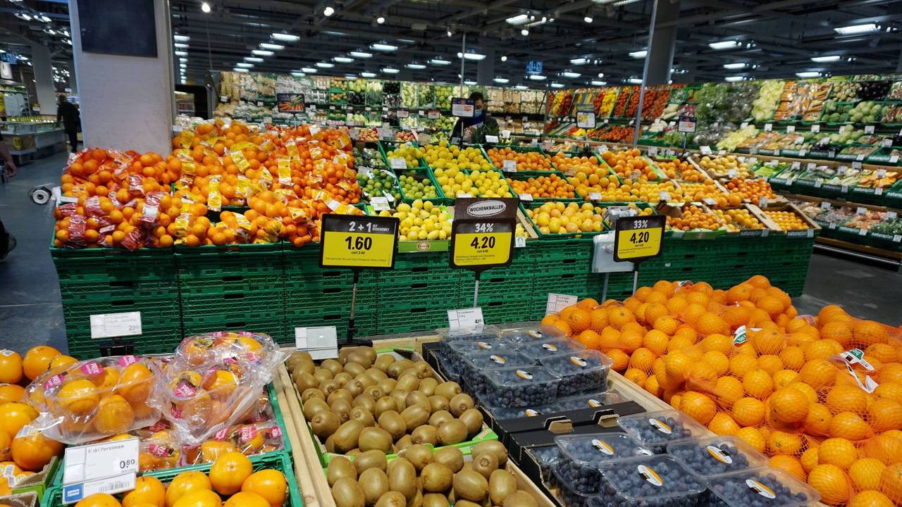 Eine Obst-Abteilung in einem Supermarkt