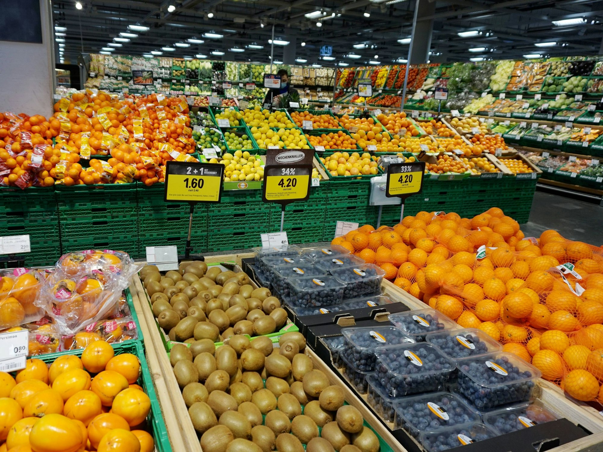 Eine Obst-Abteilung in einem Supermarkt