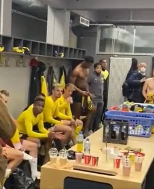 NRW-Ministerpräsident Hendrik Wüst zu Gast in der BVB-Kabine.