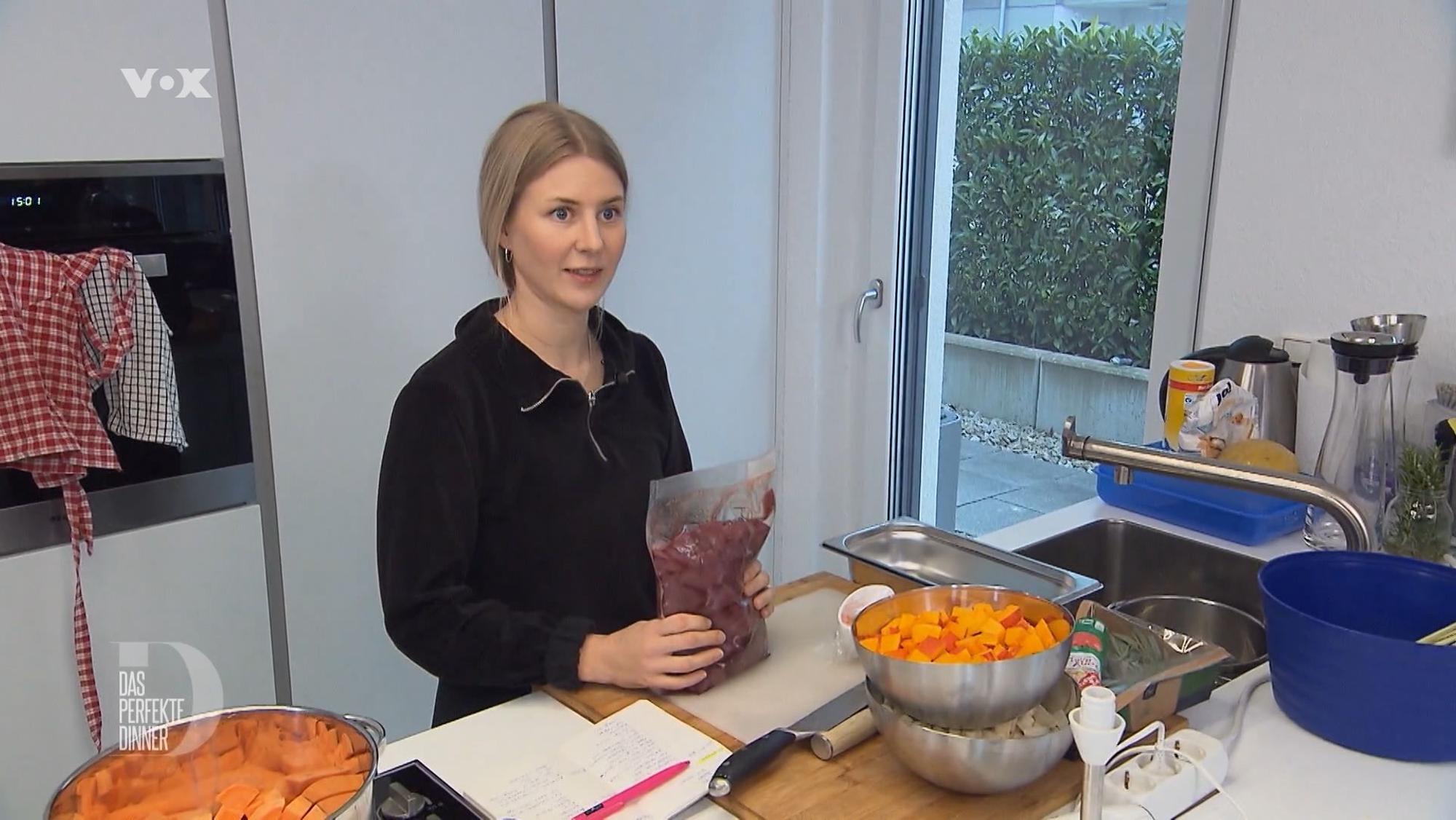 Kandidatin Sophie am dritten Tag des „Perfekten Dinners“ in Freiburg (TV-Ausstrahlung: 27. April 2022).