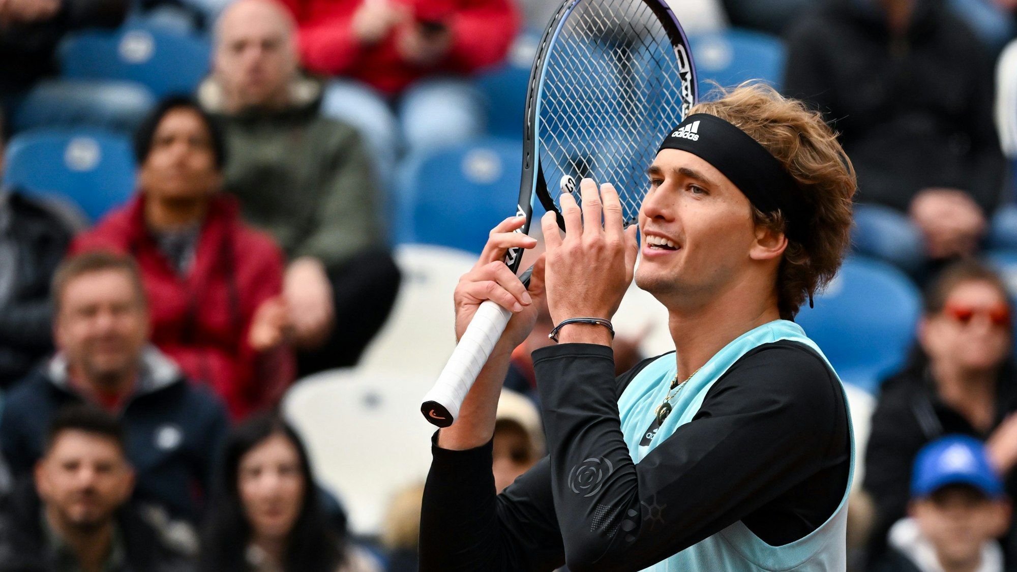 Alexander Zverev schlägt enttäuscht die Hände zusammen