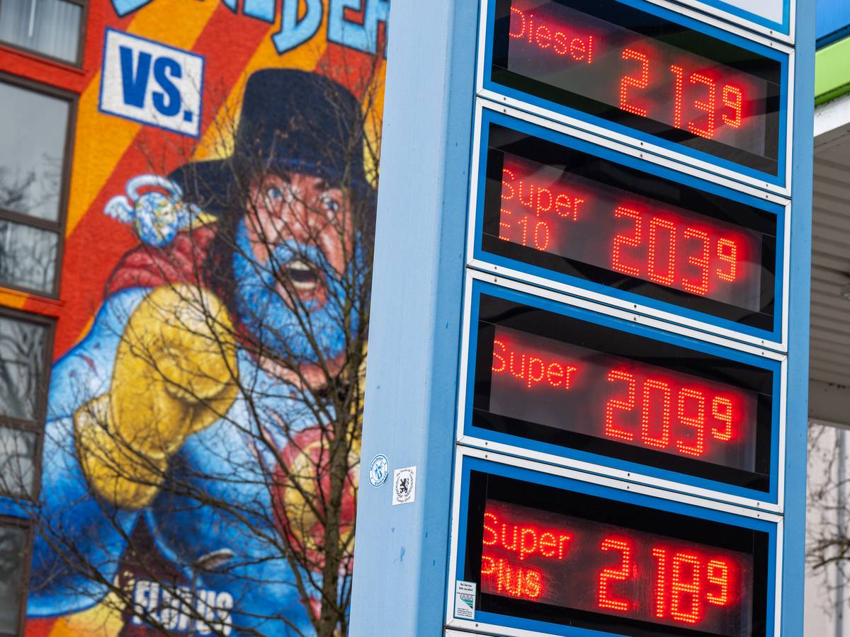 Die Spritpreise sind seit Wochen auf einem Rekordniveau (hier ein Symbolfoto von einer Tankstelle).