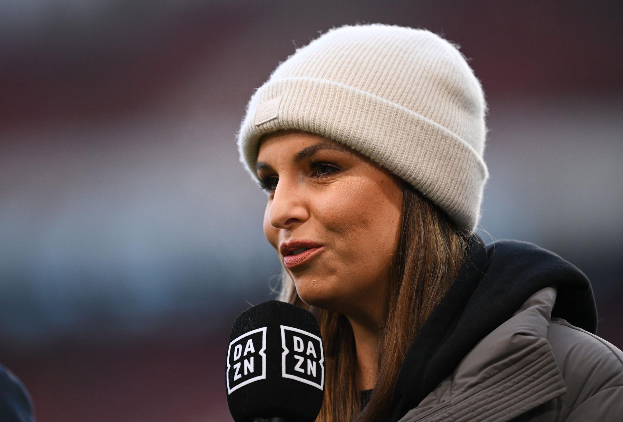 Laura Wontorra moderiert beim Spie des VfB Stuttgart