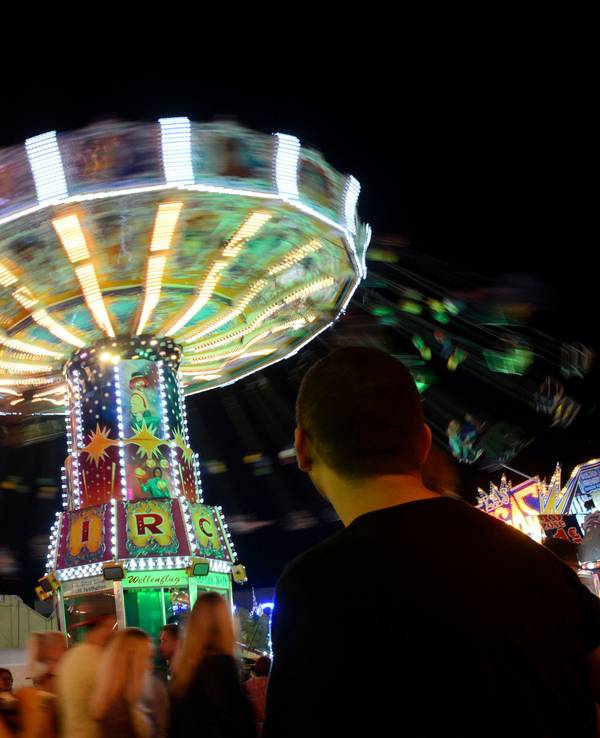 In Aachen kam es auf einem Volksfest zu einen Großeinsatz der Feuerwehr: Ein Kettenkarussell in Aachen blieb plötzlich stehen. Unser Symbolbild wurde in Herne 2014 aufgenommen.