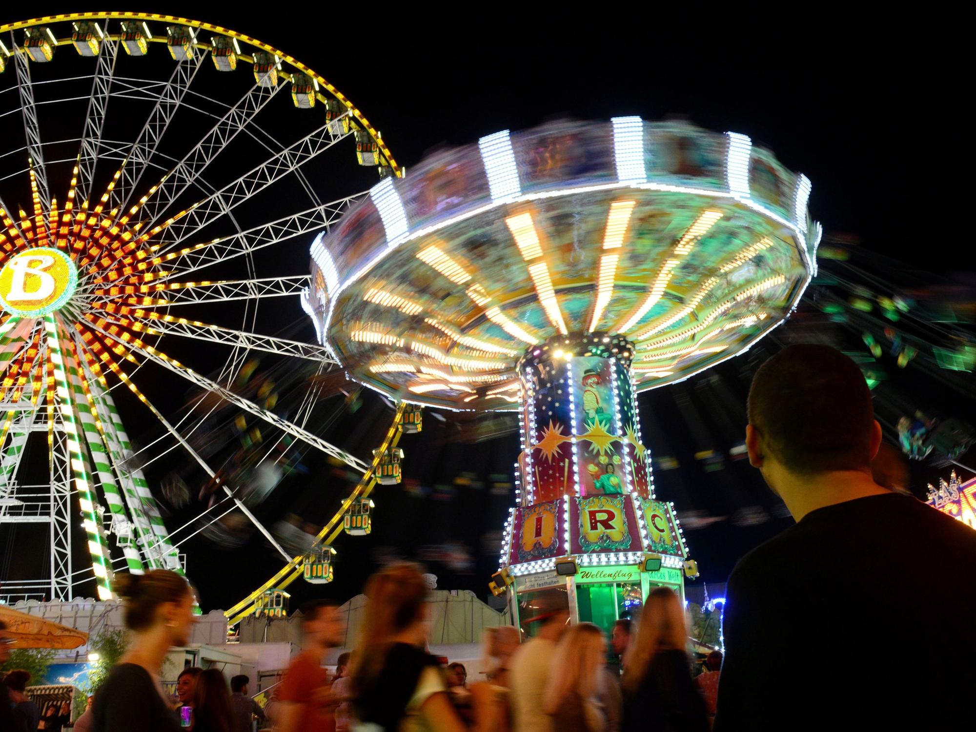 In Aachen kam es auf einem Volksfest zu einen Großeinsatz der Feuerwehr: Ein Kettenkarussell in Aachen blieb plötzlich stehen. Unser Symbolbild wurde in Herne 2014 aufgenommen.