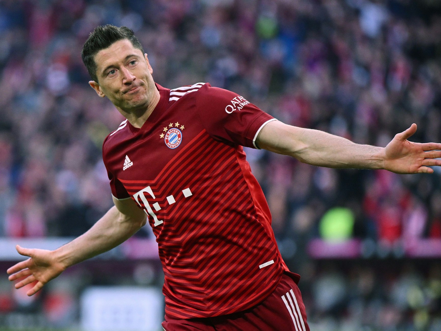 Robert Lewandowskjubelt über sein Tor gegen Borussia Dortmund