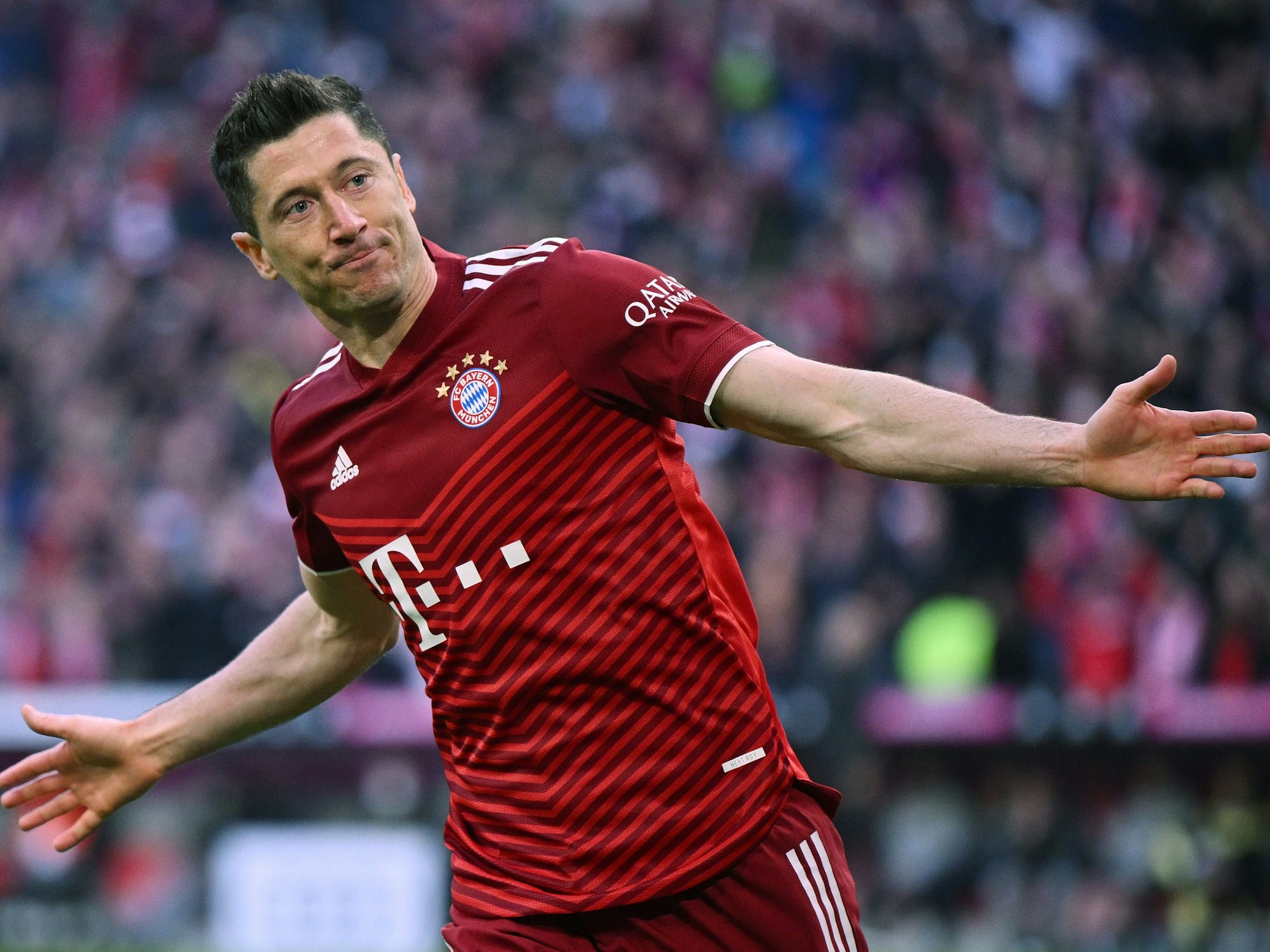 Robert Lewandowski feiert ein Tor für den FC Bayern.