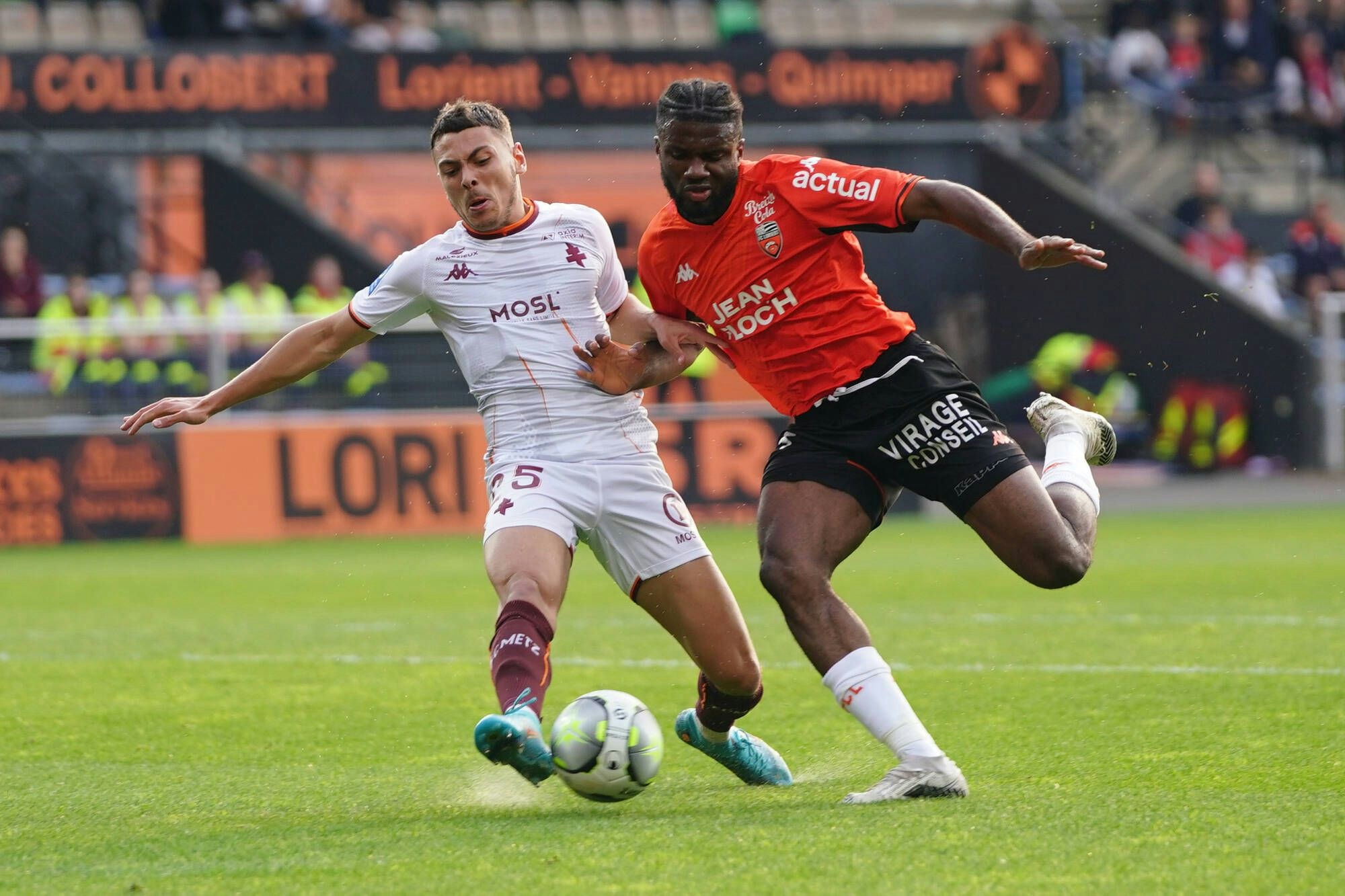 William Mikelbrencis spielt mit dem FC Metz in der Ligue 1 gegen den FC Lorient.