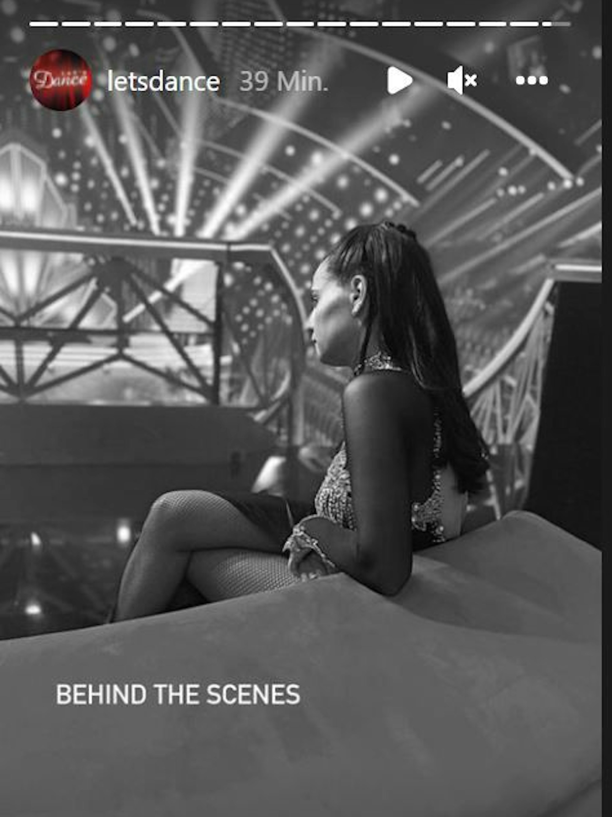 Amira Pocher sitzt vor der RTL-Show Lets Dance am 29.4.2022 im Studio in Köln-Ossendorf
Foto aus der Instagram-Story der Lets-Dance-Seite gezogen.
Foto: Instagram/letsdance