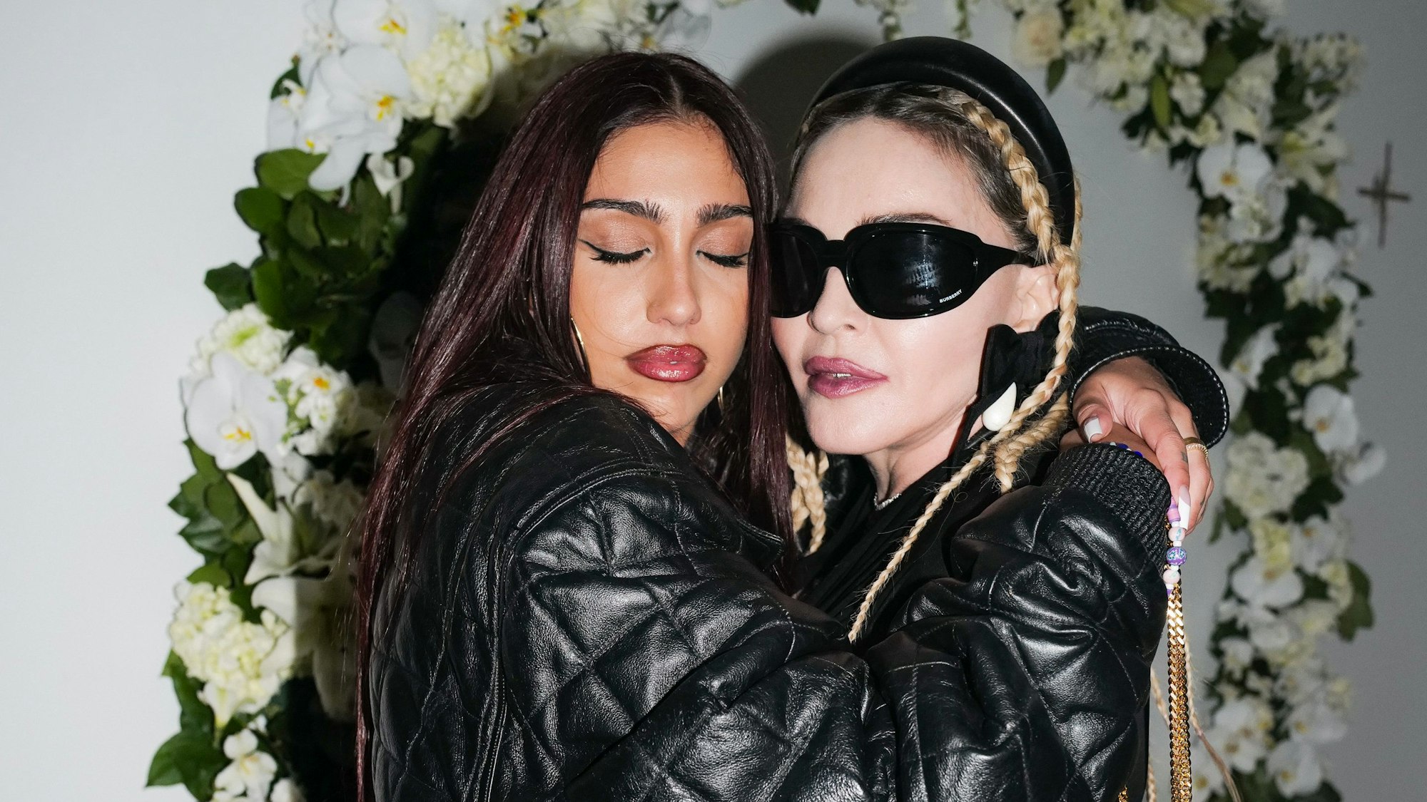 Lourdes Leon und ihre Mutter Madonna am 20. April in Los Angeles. Auf Instagram heizte die Brünette ihren Fans nun ordentlich ein.