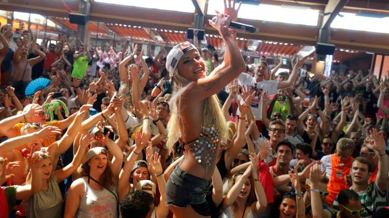 Mia Julia, hier im Juli 2019 im Bierkönig, jagte ihren Fans einen Schrecken ein.