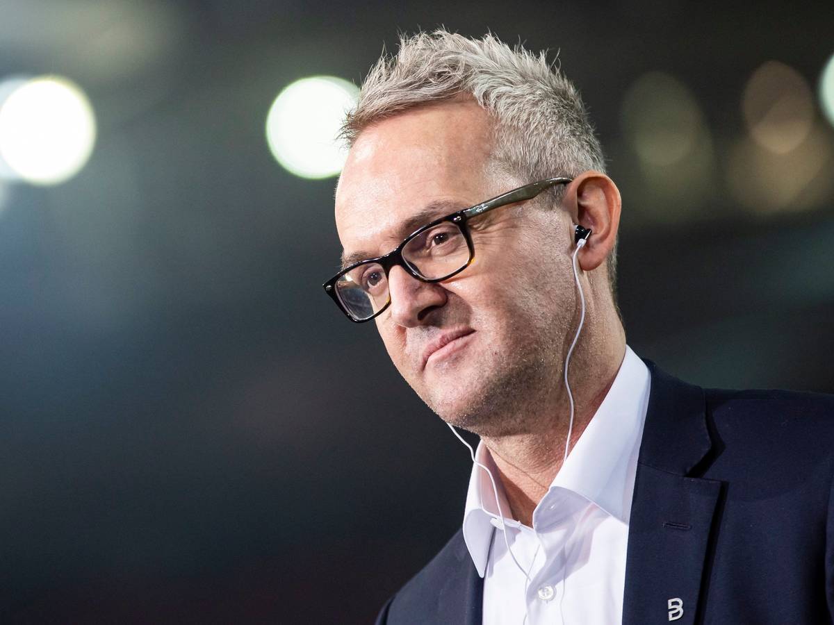 Alexander Wehrle, Vorstandsvorsitzender des VfB Stuttgart, steht vor dem Spiel im Stadion.