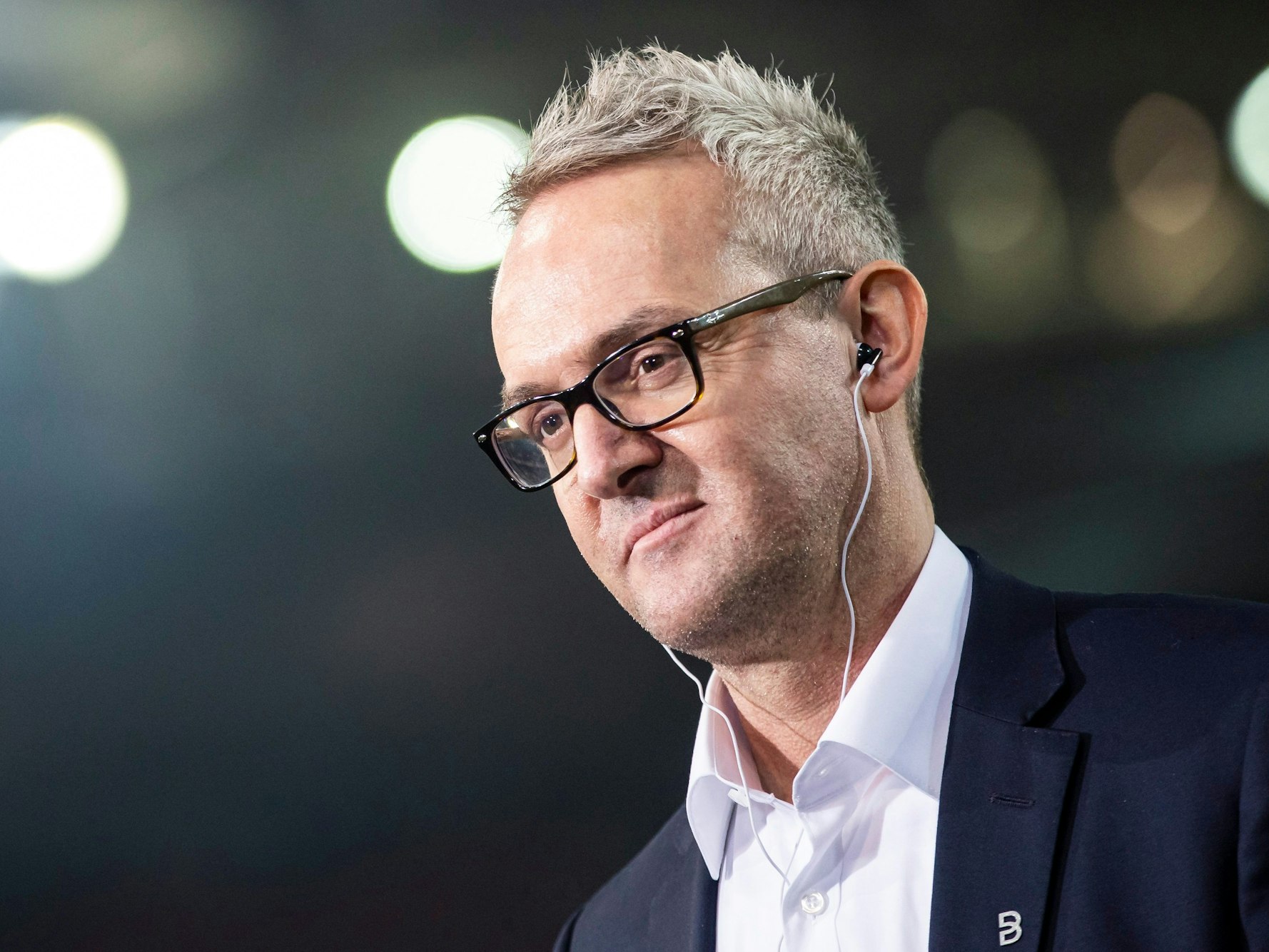 Alexander Wehrle, Vorstandsvorsitzender des VfB Stuttgart, steht vor dem Spiel im Stadion.