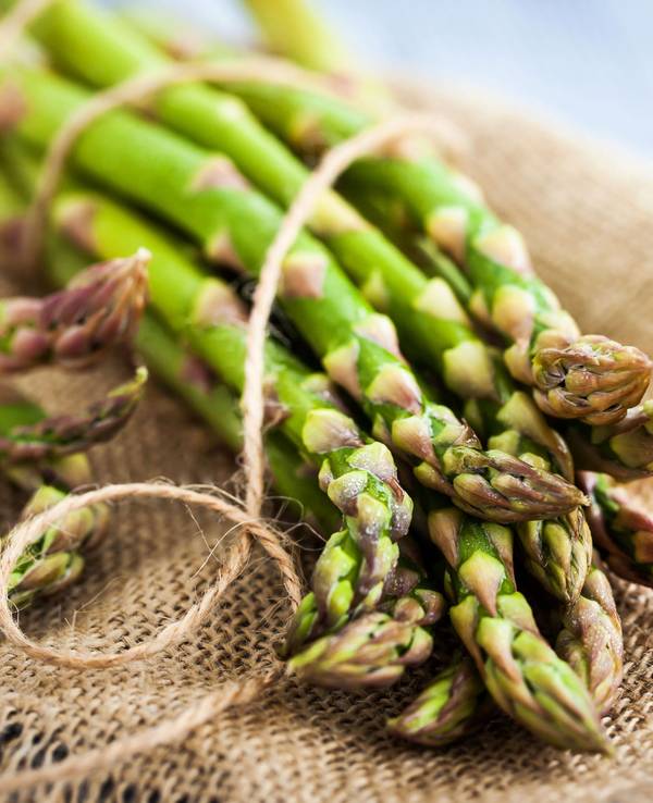Spargel einfrieren: Mit der richtigen Methode bleibt das Gemüse aromatisch.