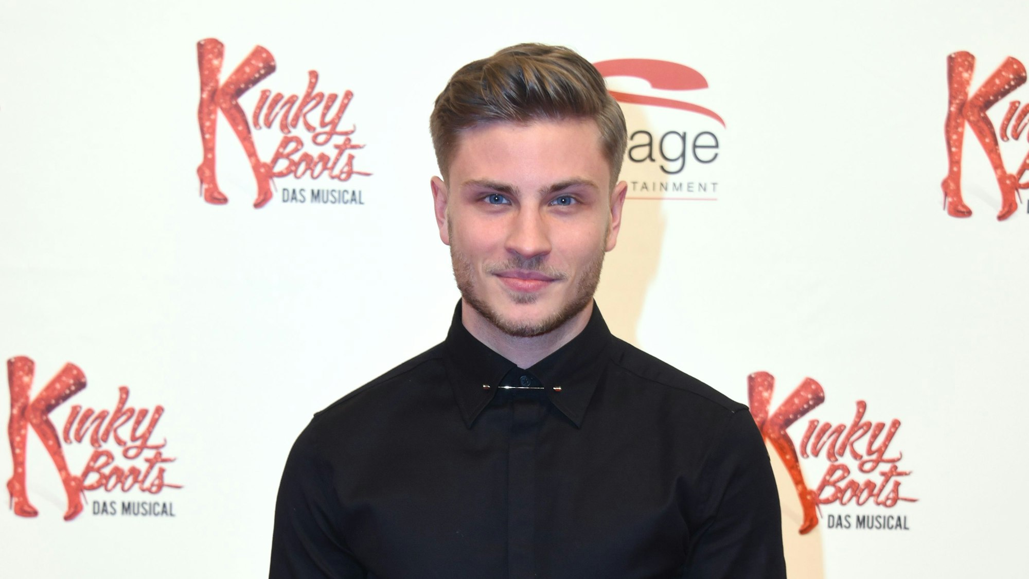 Der Schauspieler Jannik Schümann kam am 03.12.2017 in Hamburg zur Deutschland-Premiere des Musicals „Kinky Boots“.
