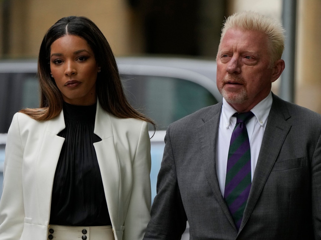 Boris Becker kommt mit Lilian de Carvalho Monteiro zur Urteilsverkündung.