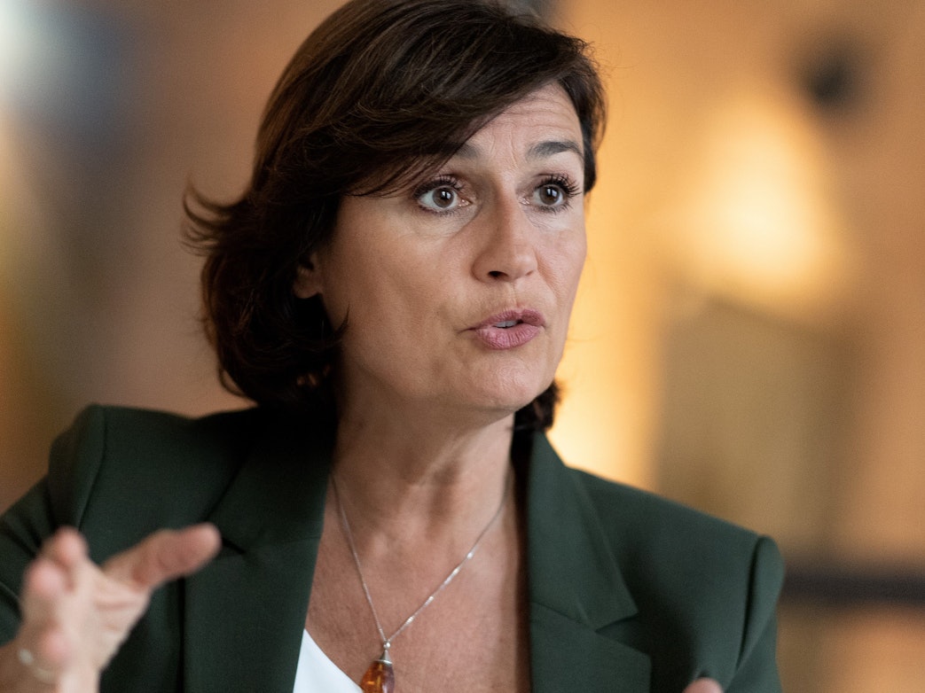 Talkshow-Moderatorin Sandra Maischberger: Sie bekommt einen zusätzlichen Sendetermin - und der Name ihres Formats ändert sich im Mai 2022.