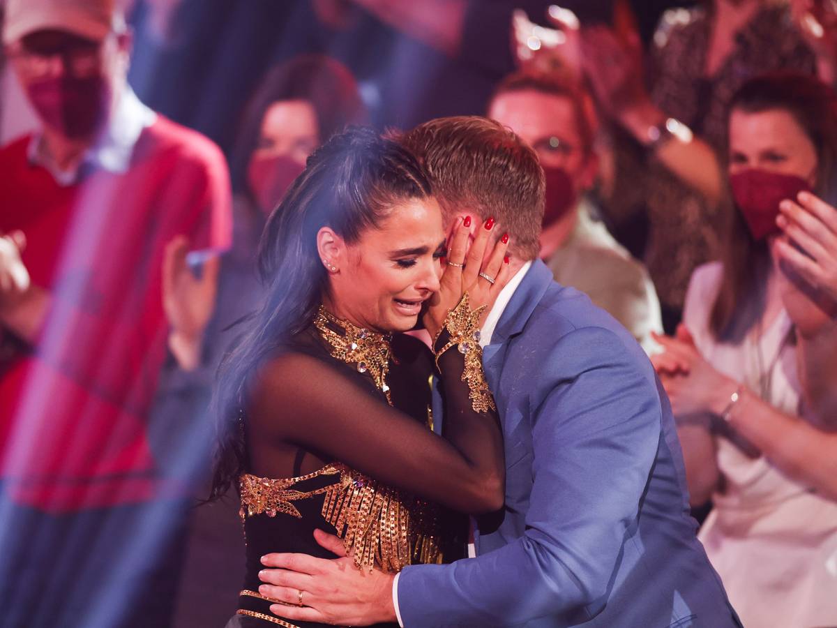 Amira und Oliver Pocher lagen sich nach ihrem Tanz am 29. April 2022 in der RTL-Tanzshow „Let's Dance“ in Köln weinend in den Armen.