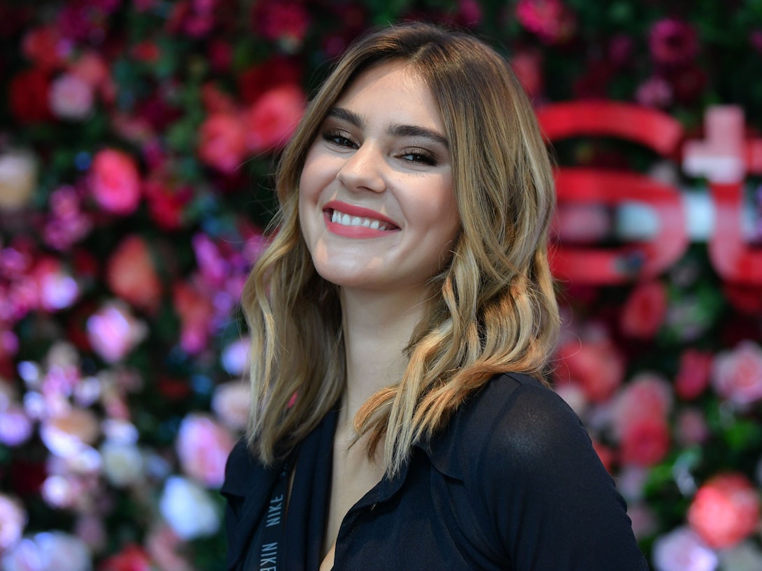 Das Model Stefanie Giesinger lächelt bei einer Veranstaltung auf der Berliner Fashionweek am 5. Juli 2019 in die Kamera.