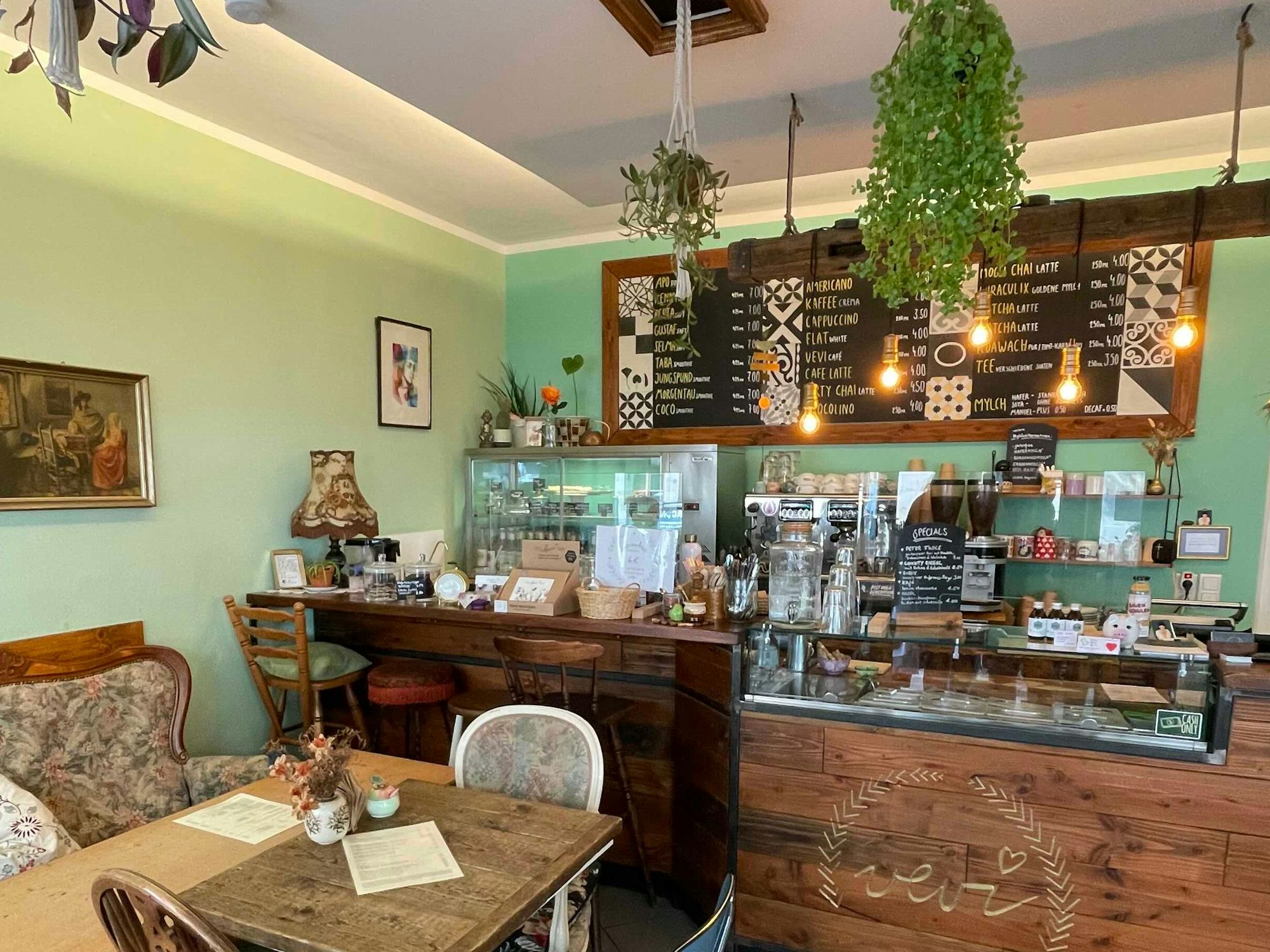 Das vegane Vintage-Café „vevi“ im Belgischen Viertel in Köln am 27. April 2022.