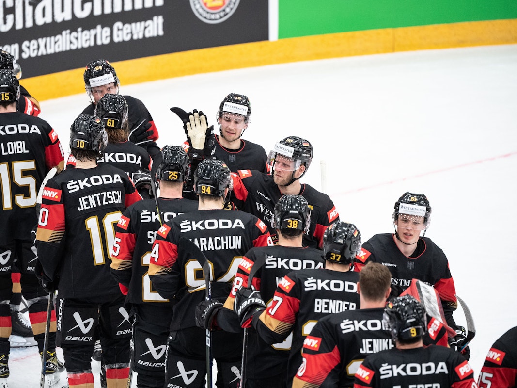 Shakehands bei den Nationalspielern Deutschlands