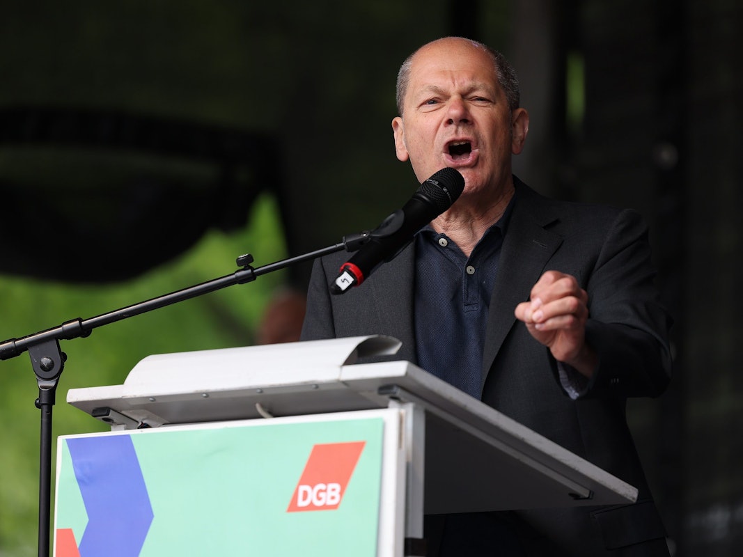 Das Bild zeigt den Bundeskanzler bei der 1. Mai-Kundgebung des Deutschen Gewerkschaftsbunds am 1. Mai 2022.