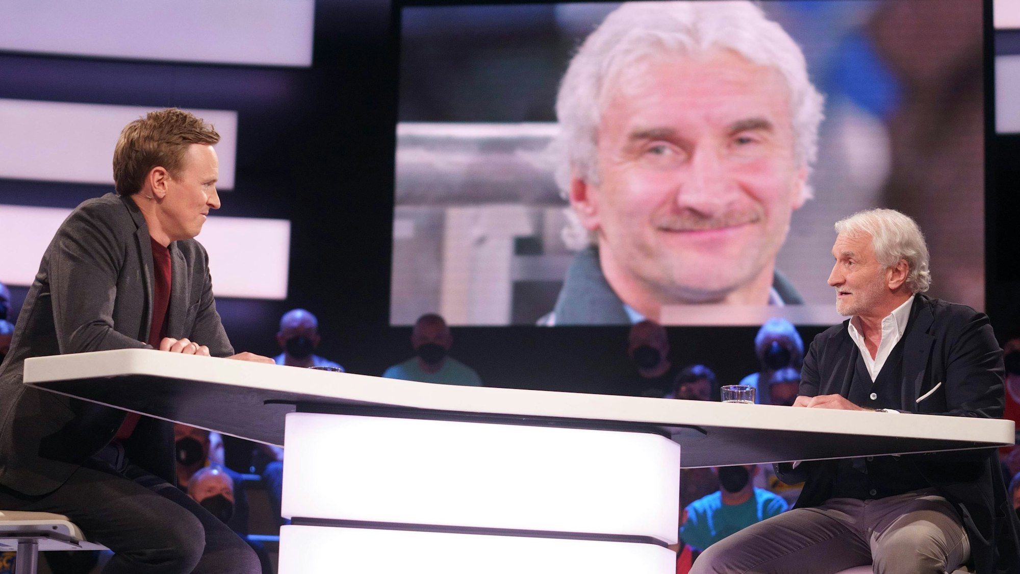 Jochen Breyer interviewt Rudi Völler im Aktuellen Sportstudio.