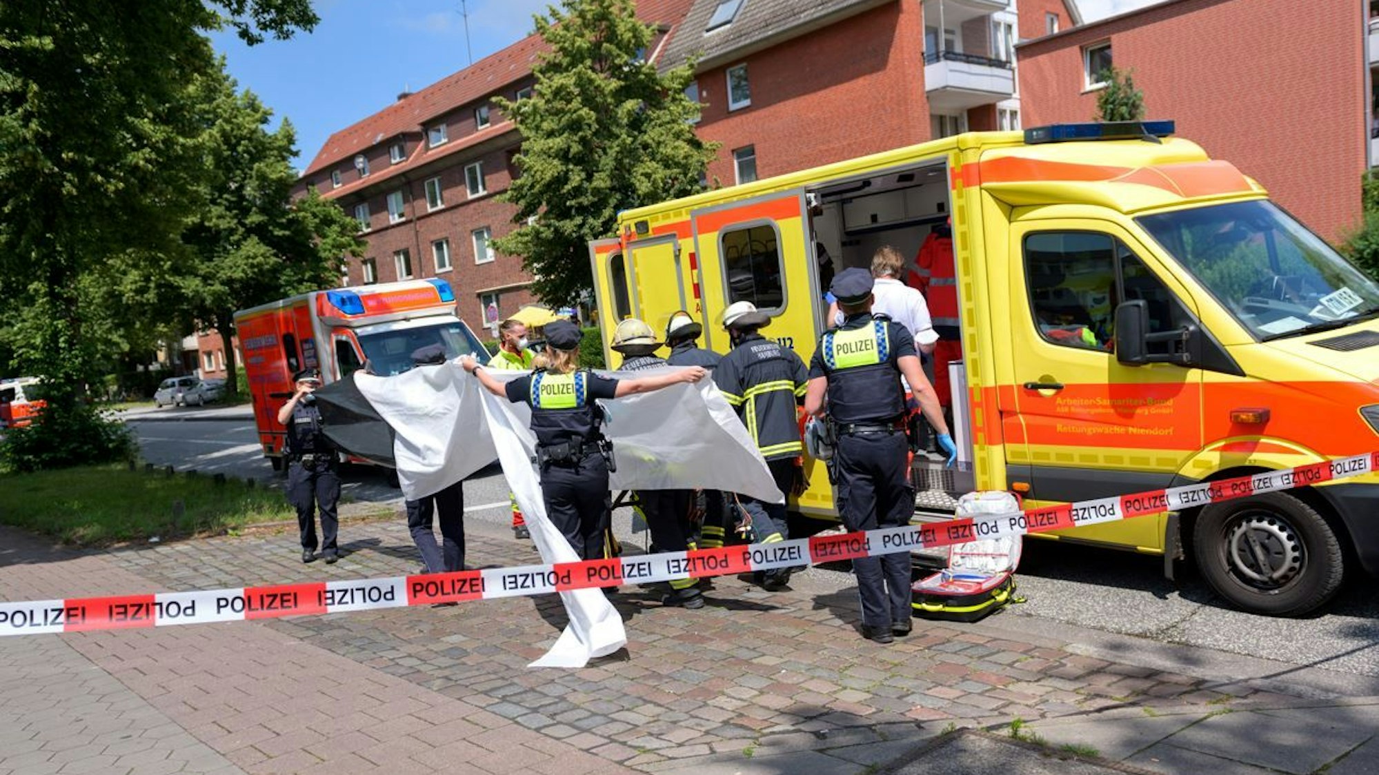 Foto einer RTW-Rettung einer Fußgängerin.