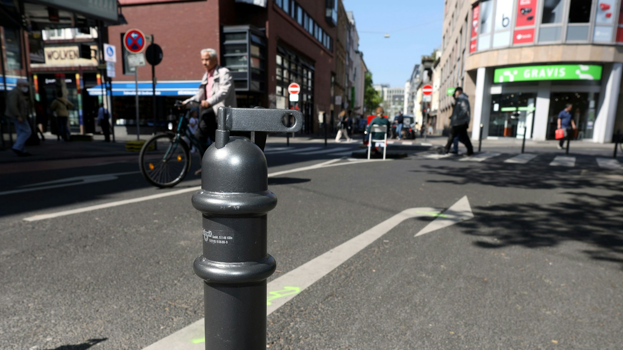 Poller auf der Ehrenstraße in Köln.