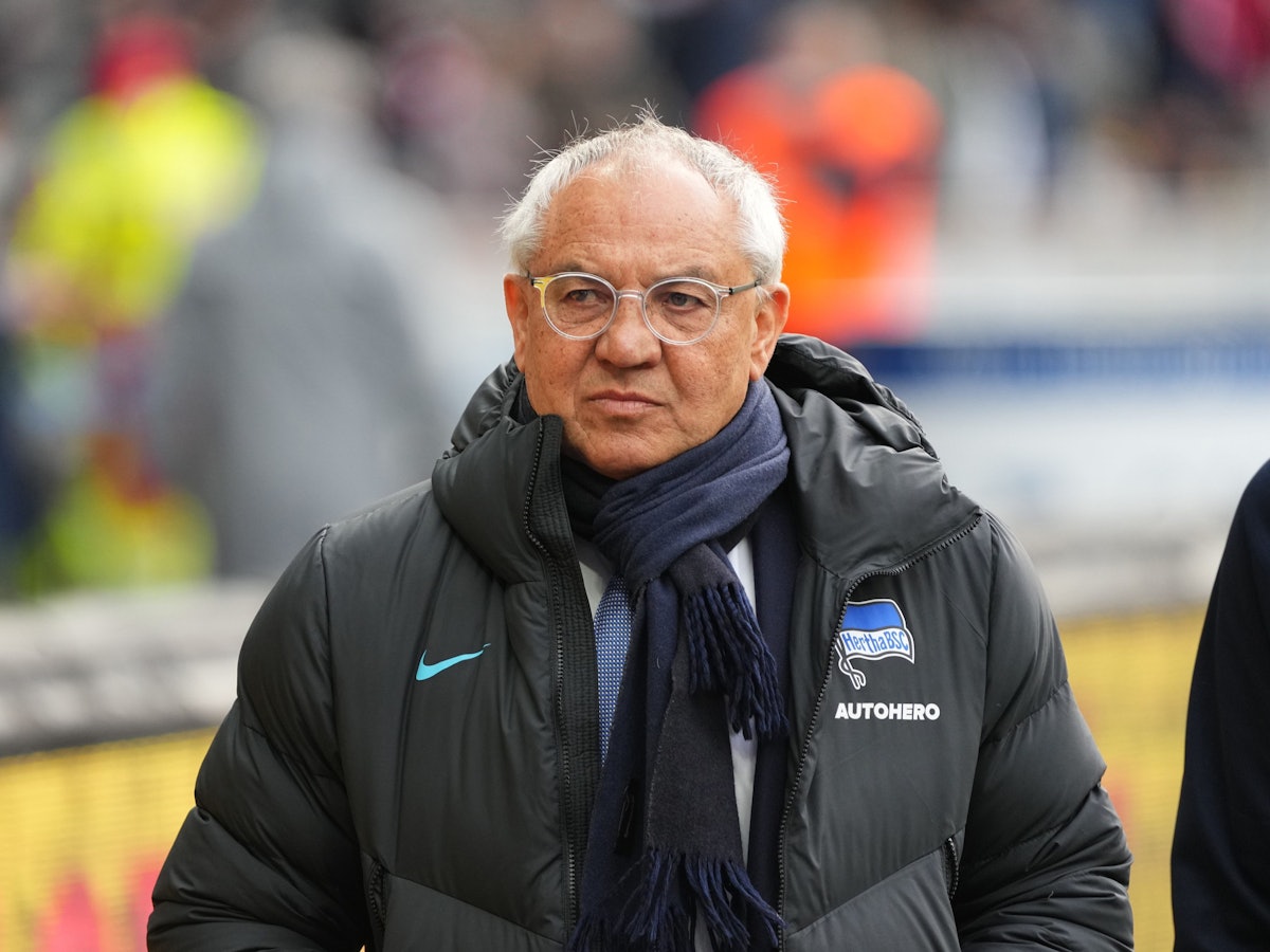 Fußball-Trainer Felix Magath mit ernstem Blick.