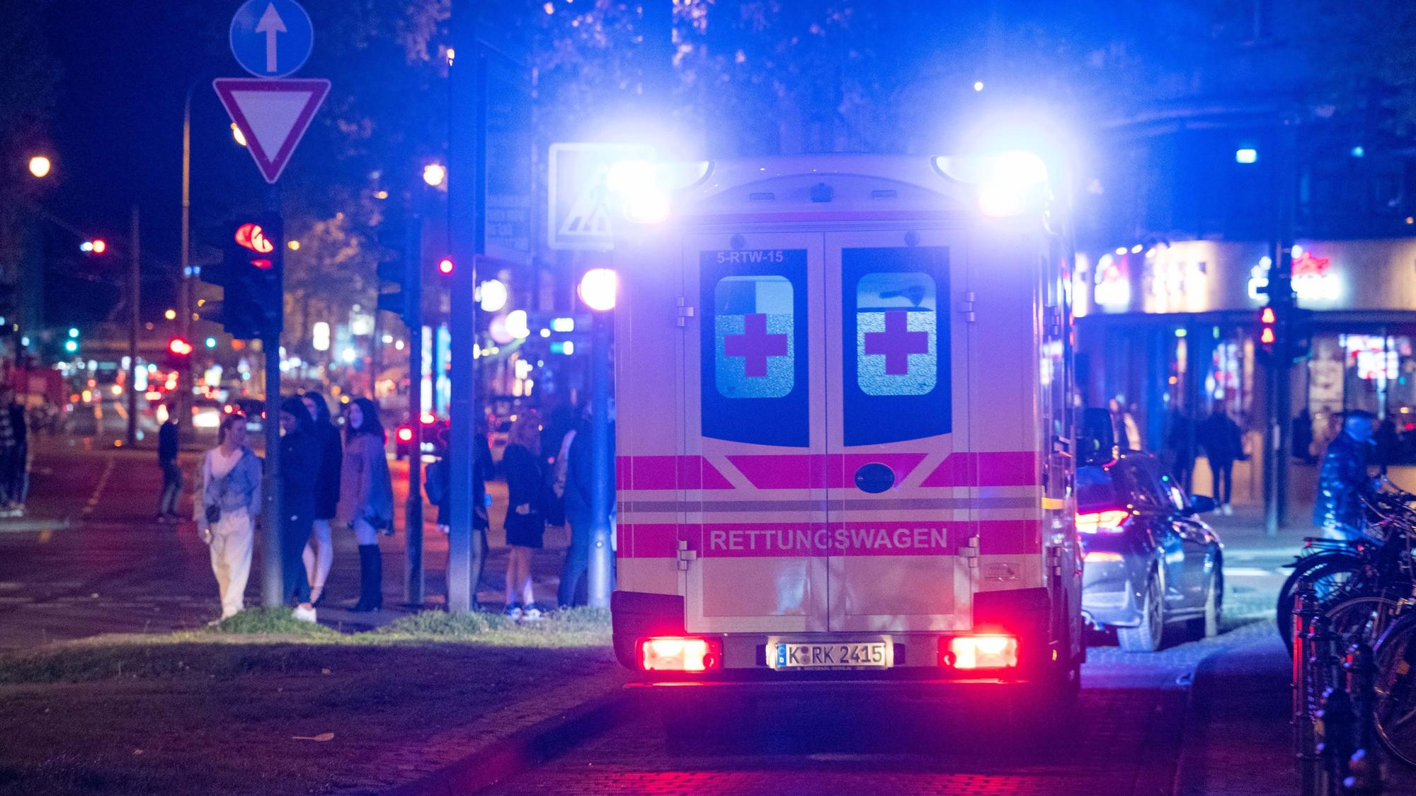 Ein Rettungswagen ist im Einsatz.