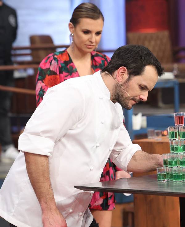 Steffen Henssler und Laura Wontorra bei „Grill den Henssler“ am 1. Mai 2022.