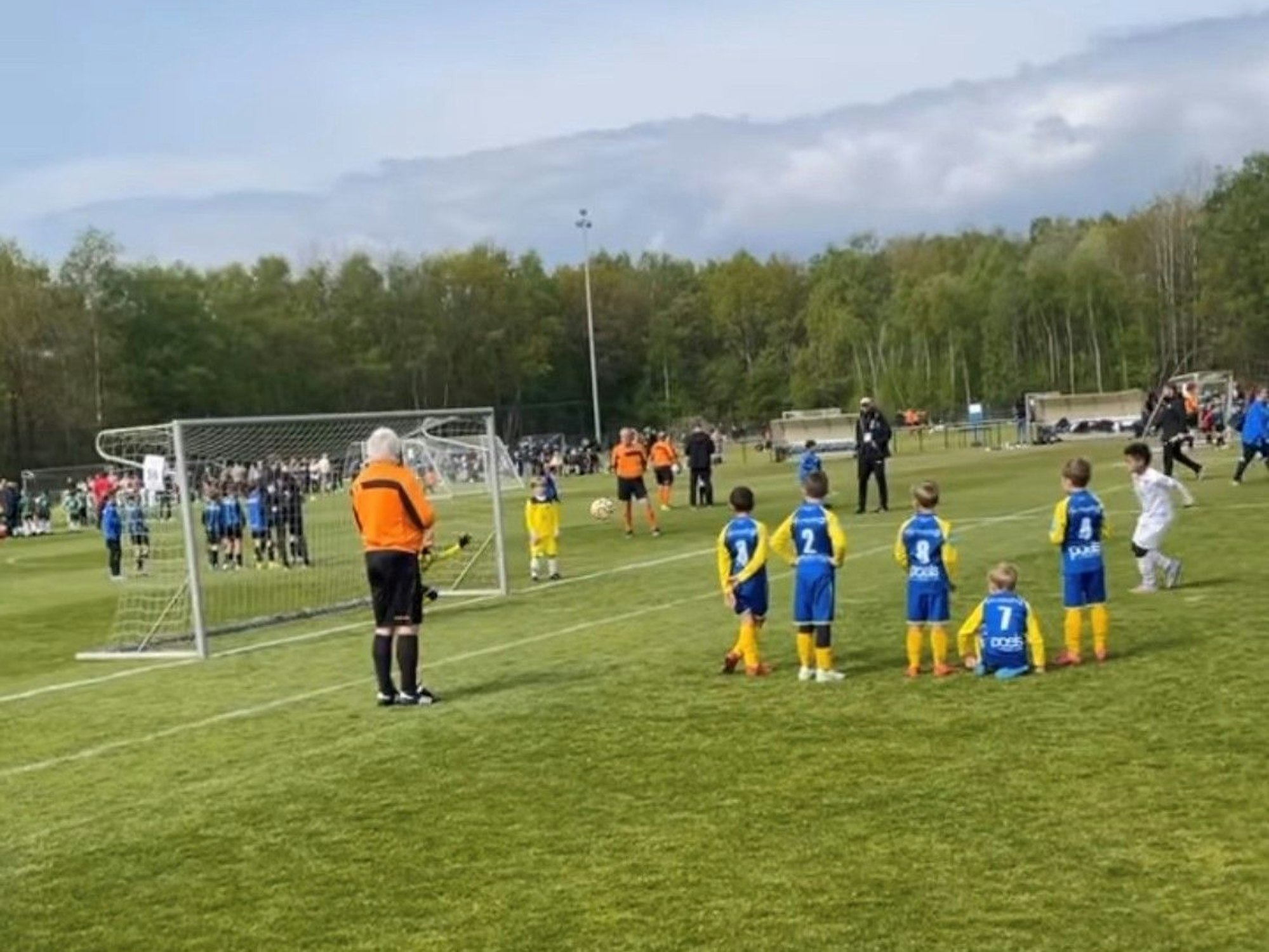 Anthony Modestes Sohn Brooklyn trifft für die U8 des 1. FC Köln.