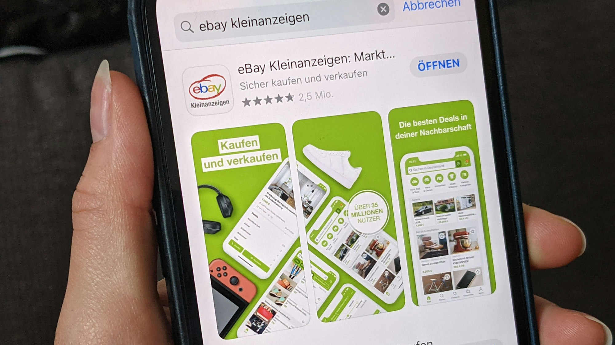 Die App von eBay Kleinanzeigen auf dem Display eines Handys