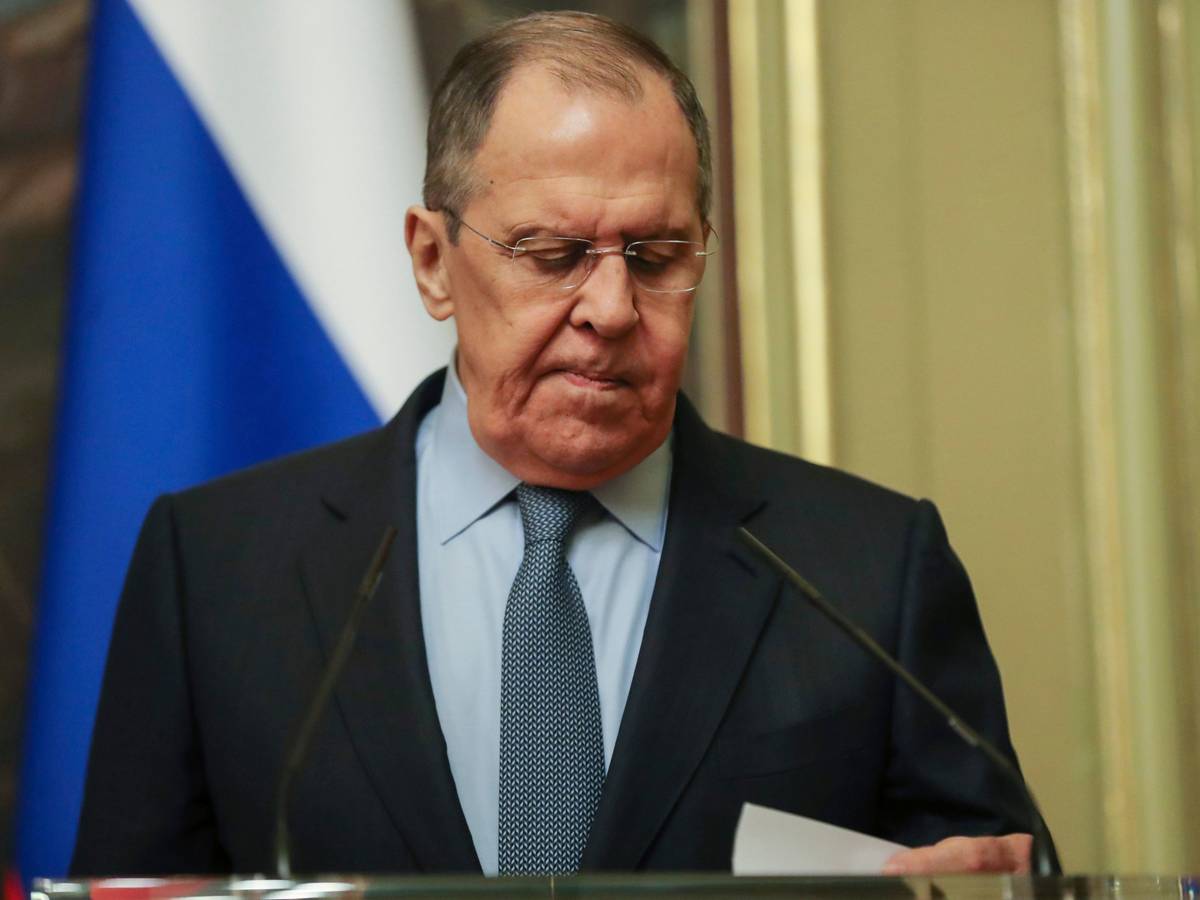Der russische Außenminister Sergej Lawrow (hier am 26. April während einer Pressekonferenz während seines Treffens mit dem UN-Generalsekretär in Moskau) hat mit einem TV-Interview international für Empörung gesorgt.