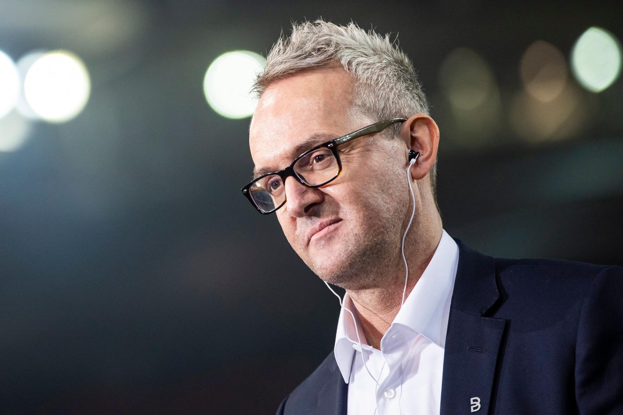 Alexander Wehrle, Vorstandsvorsitzender des VfB Stuttgart, steht vor dem Spiel im Stadion.