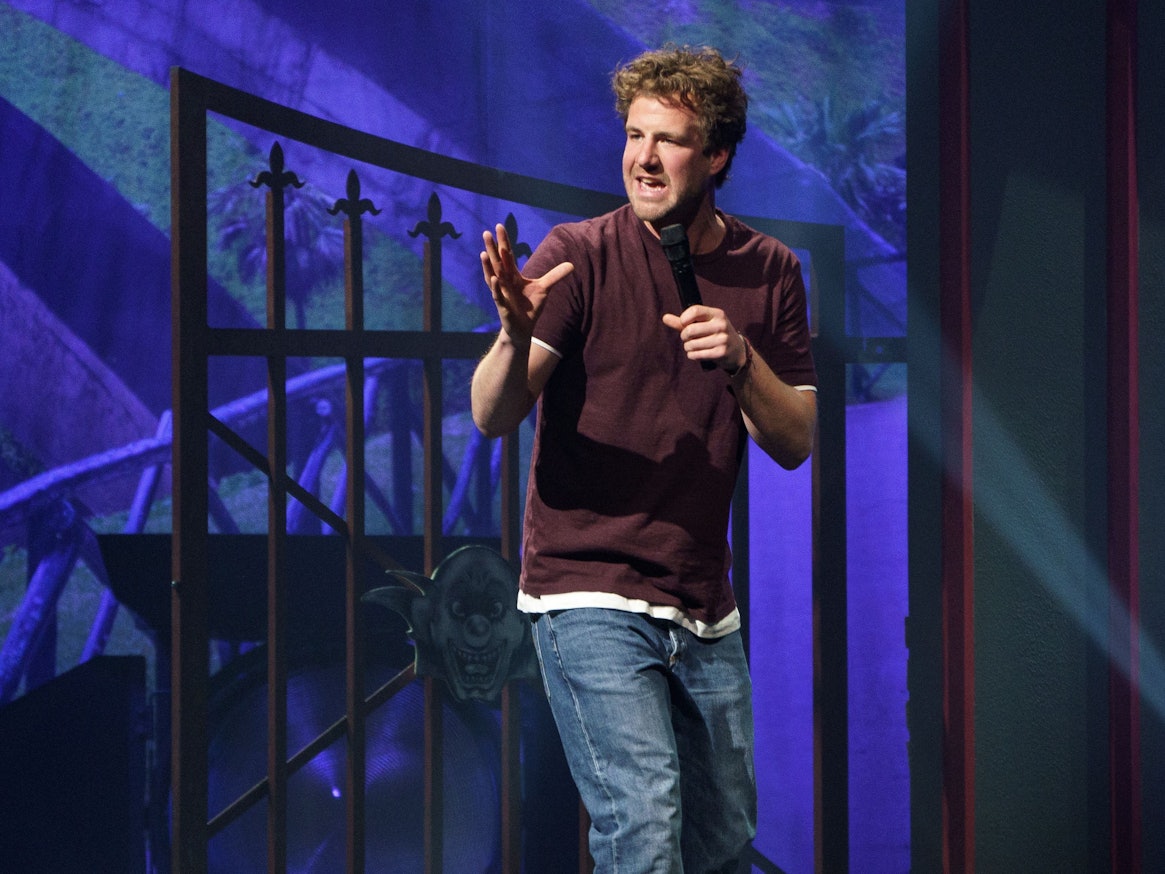 Luke Mockridge, Komiker, steht bei seiner Tour „A way back to Luckyland“ auf der Bühne der Wunderino-Arena.