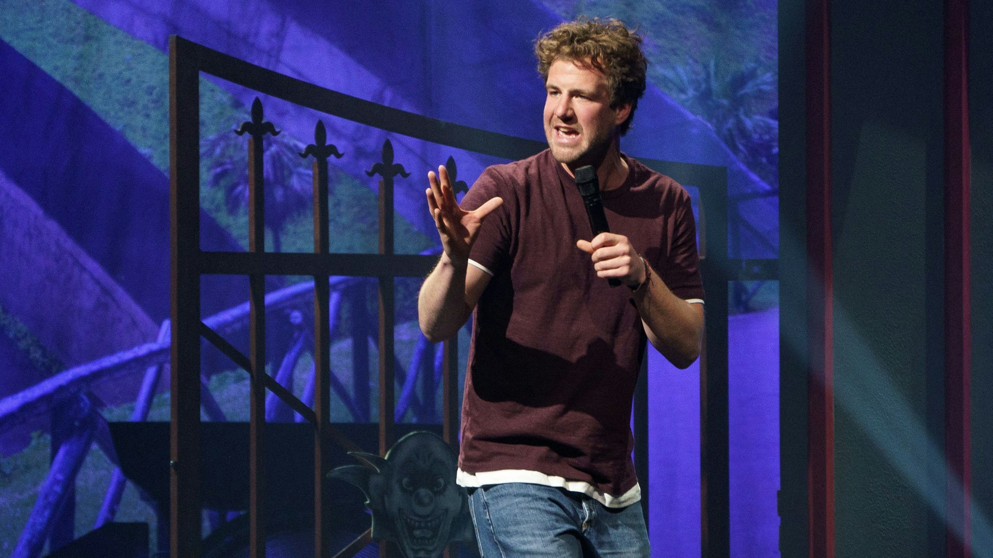 Luke Mockridge, Komiker, steht bei seiner Tour „A way back to Luckyland“ auf der Bühne der Wunderino-Arena.
