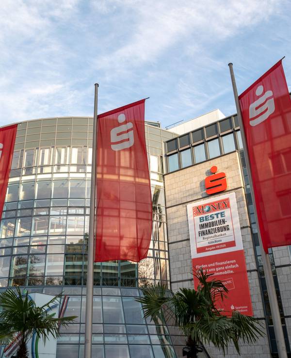 Eingang der Sparkassen-Filiale am Kölner Rudolfplatz