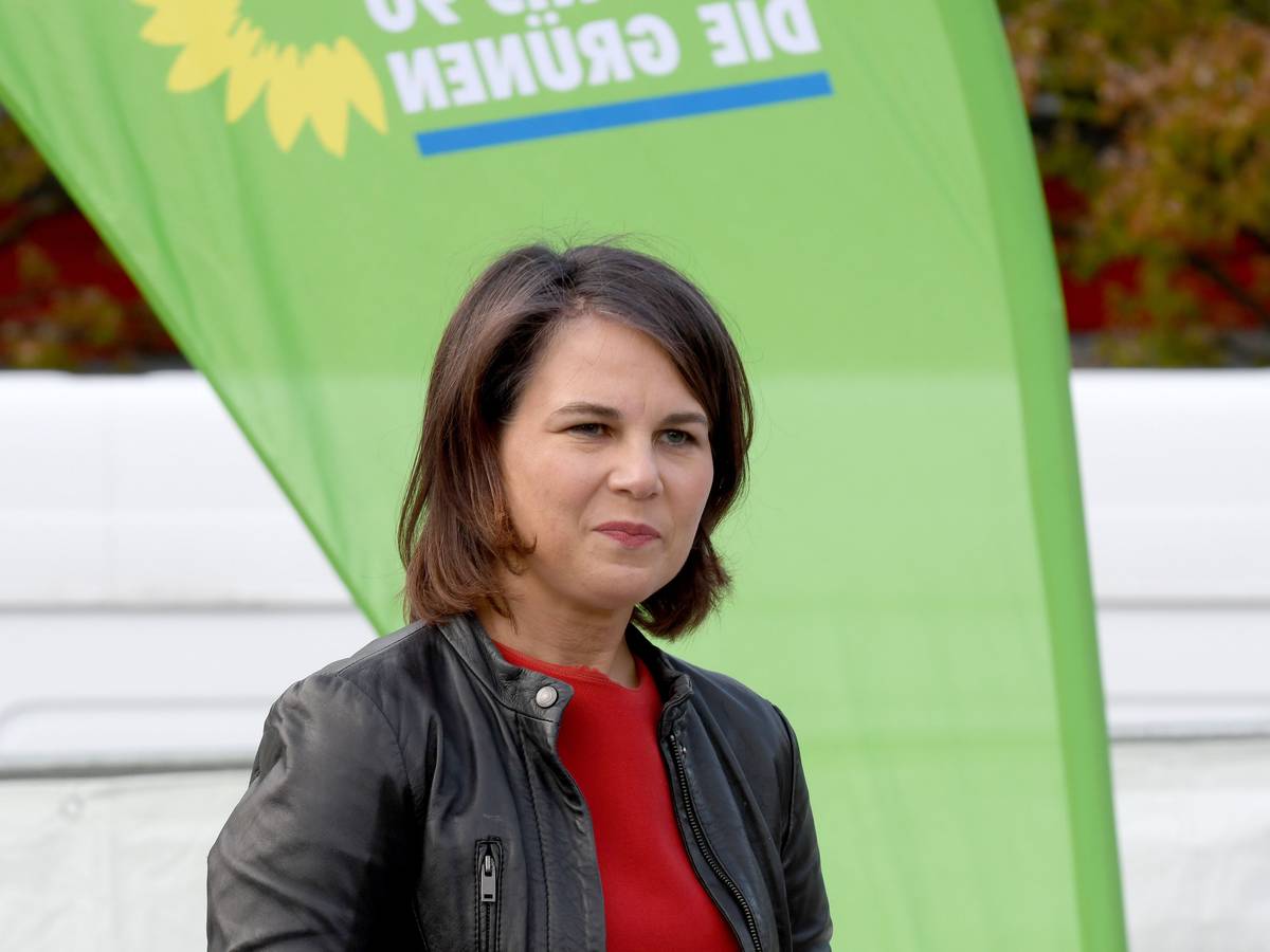 Grünen-Wahlkampf
Bundesaußenministerin Annalena Baerbock (41) auf dem Rathausmarkt in Ahrensburg am 30.04.2022.